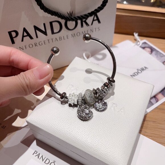 Pandora Braclet - Picture 4 of 5